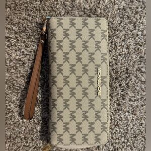 Michael Kors wristlet